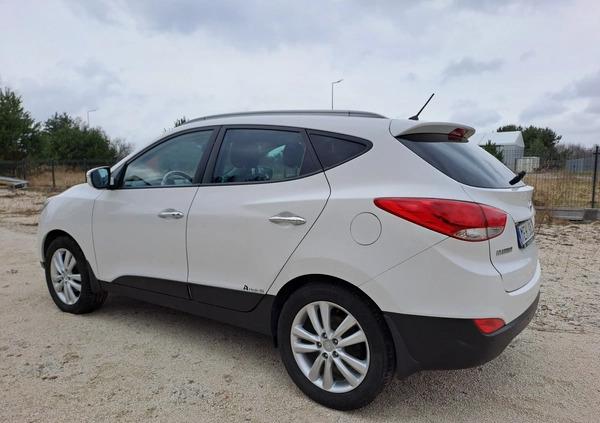 Hyundai ix35 cena 25900 przebieg: 242363, rok produkcji 2011 z Kielce małe 352